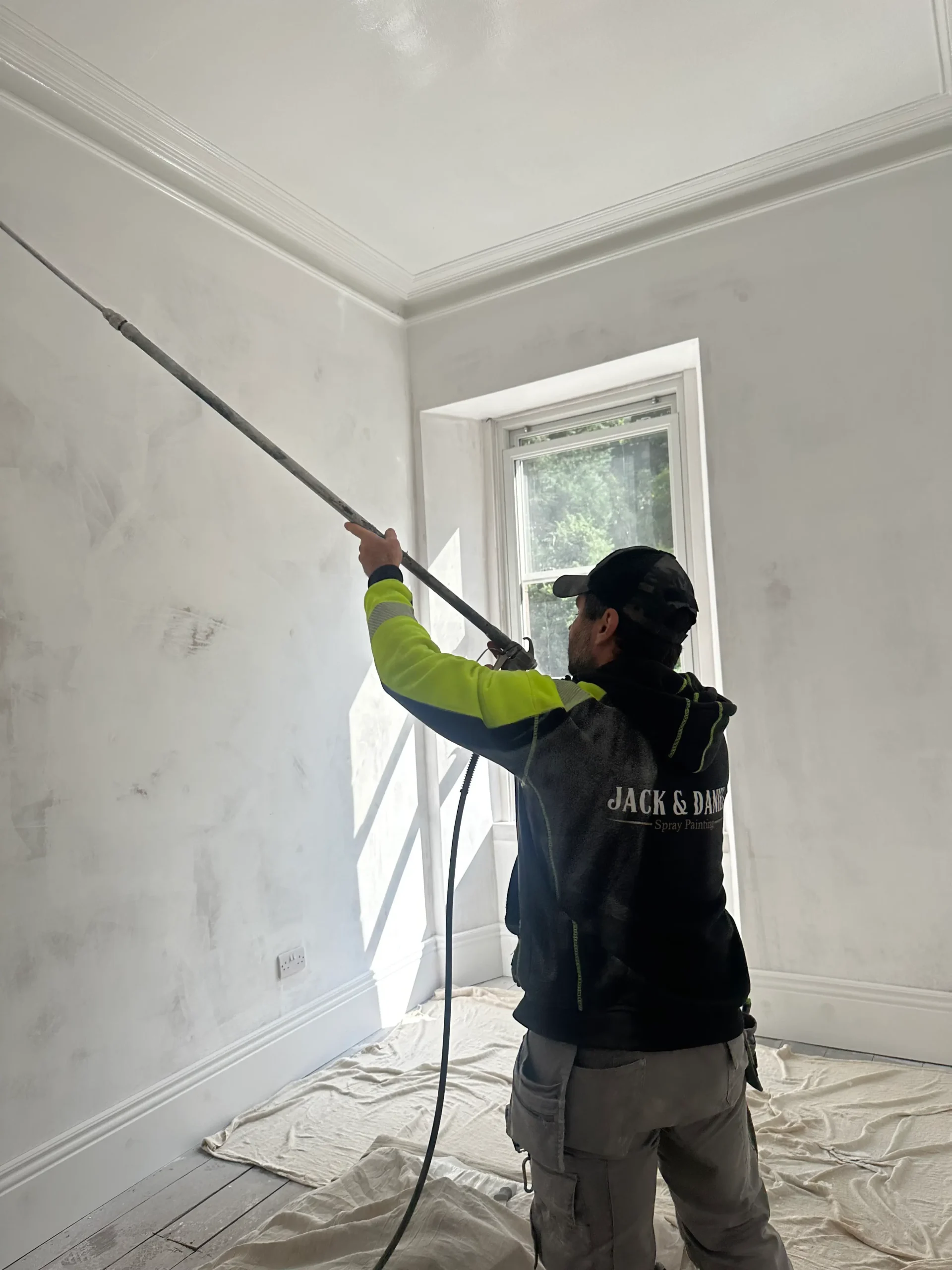 Professional_Spray_Painting_&_Decorating_Services_for_Residential_Interiors_in_Edinburgh,_Glasgow,_and_Across_Scotland