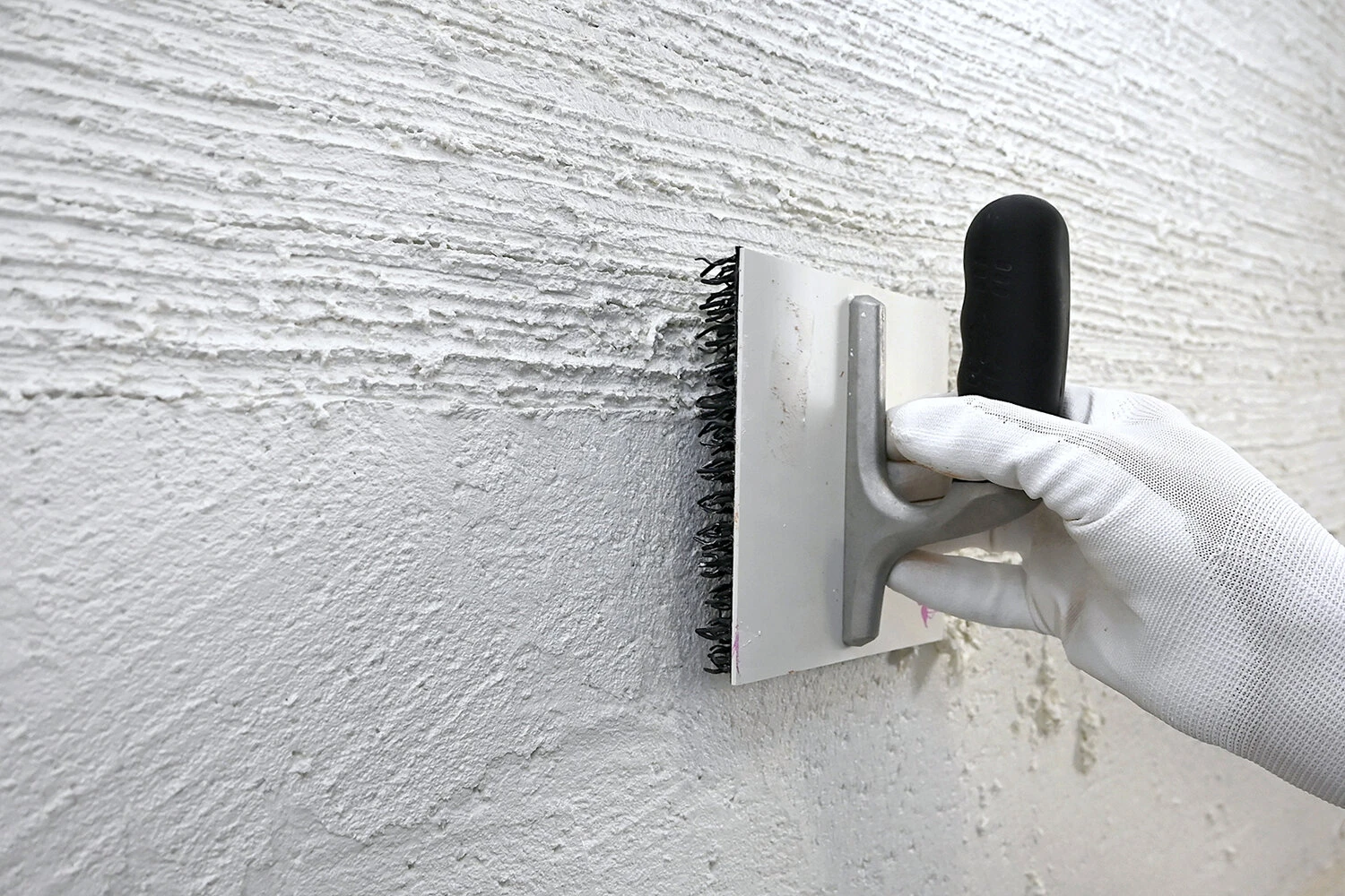 Brushed Finish Plaster – Fine Linear Texture with a Handcrafted Feel